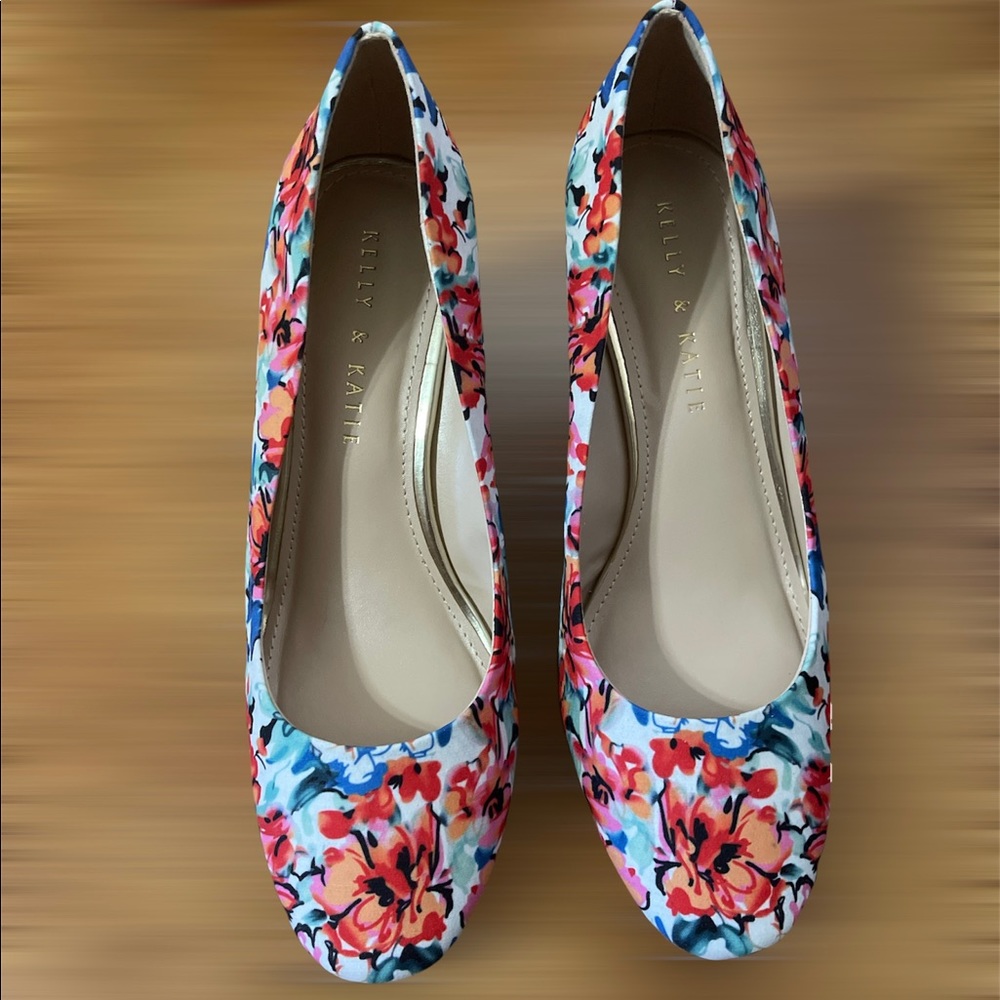 ❤️‍🔥SOLD ❤️‍🔥 Wedge Pump Red Multi-color size 8M slip on Gift NIB